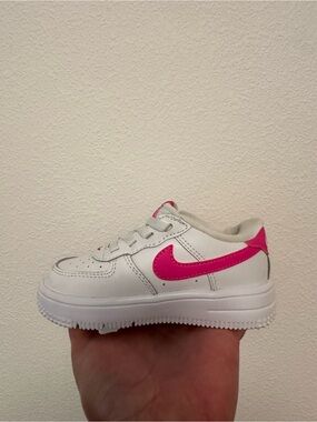 Nike Air Force 1 White Sneaker with Hot Pink Swoosh Toddler Shoe size 7C